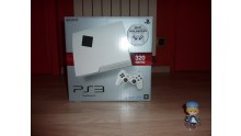ps3 slim blanche_ps3_classic_white_pictures_081111_01