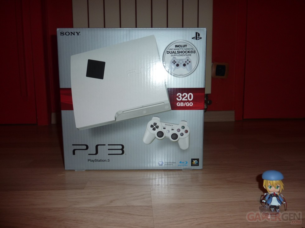 ps3 slim blanche_ps3_classic_white_pictures_081111_01