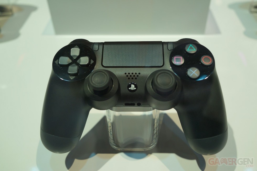 PS4 Dualshock 4 PlayStation 4 Eye photos GDC 1